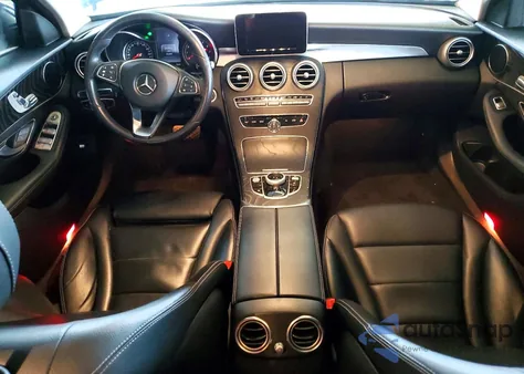 2017 Mercedes-Benz C 300 z USA, uszkodzony, nr VIN 55SWF4JB2HU226066